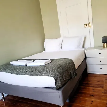 Апартаменты 3 Bedroom Apt, Historical Center, Tagus River View